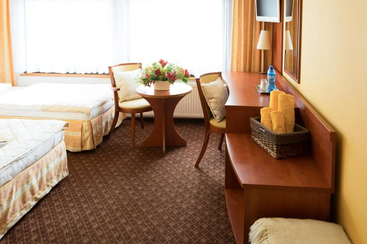 Hotel Astra Tajemniczy Ogrod Poznan 2*,  Poland