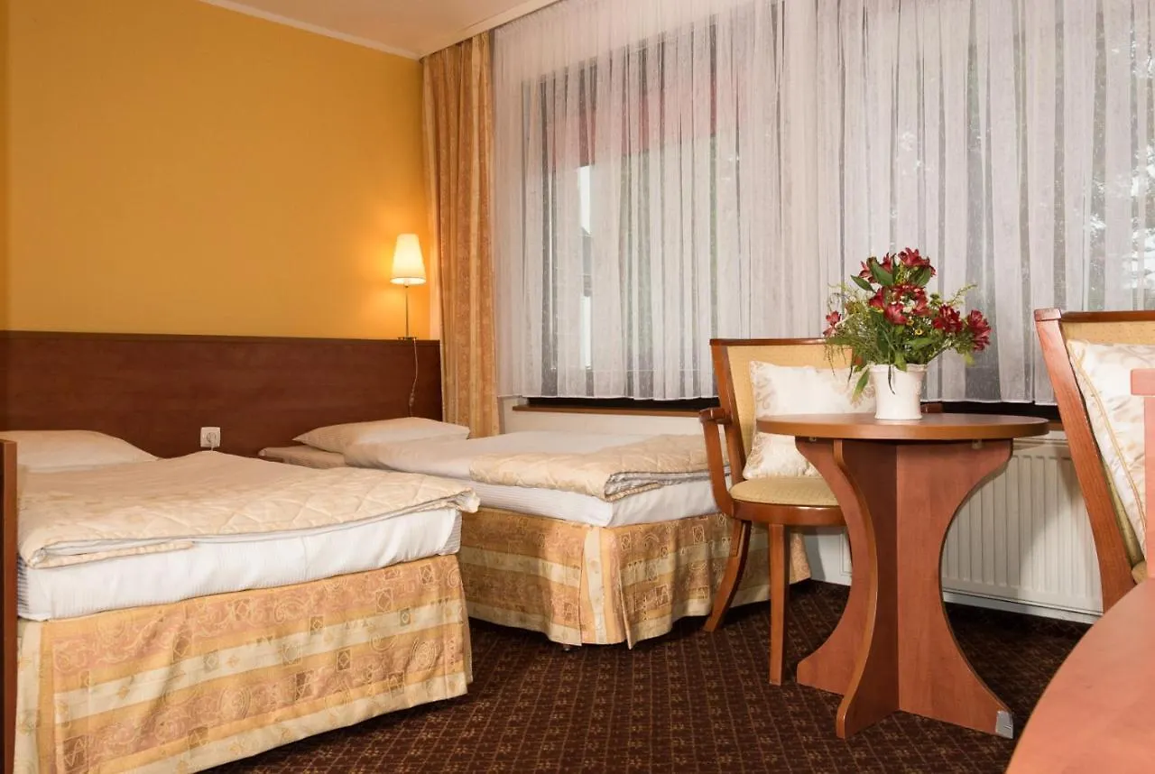 Hotel Astra Tajemniczy Ogrod Poznan