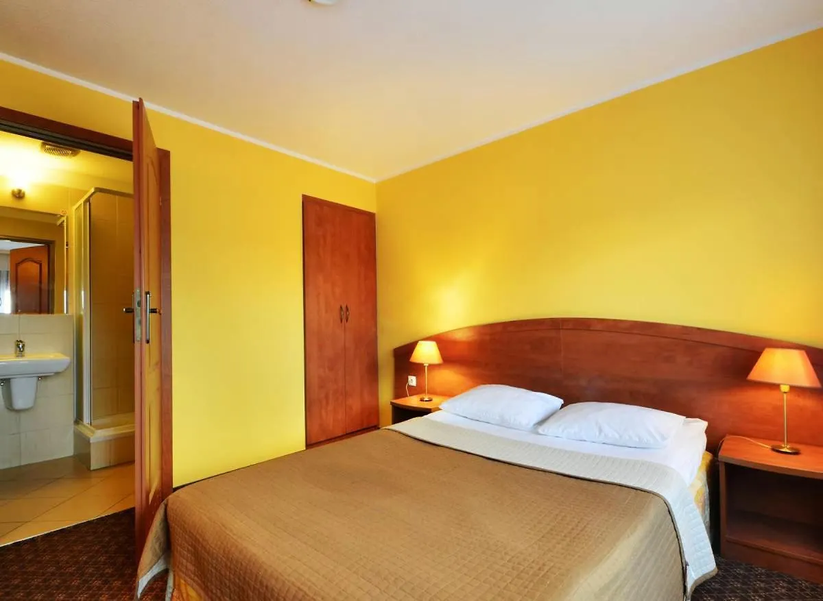 Hotel Astra Tajemniczy Ogrod Poznan