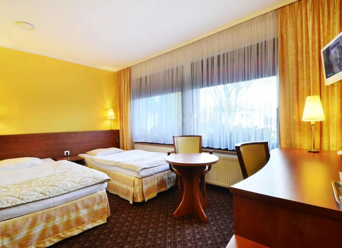 Hotel Astra Tajemniczy Ogrod Poznan